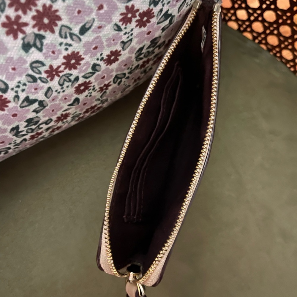 Coach Signature Patent Leather Corner Zip Wristlet in Beige NWOT - Picture 5 of 6